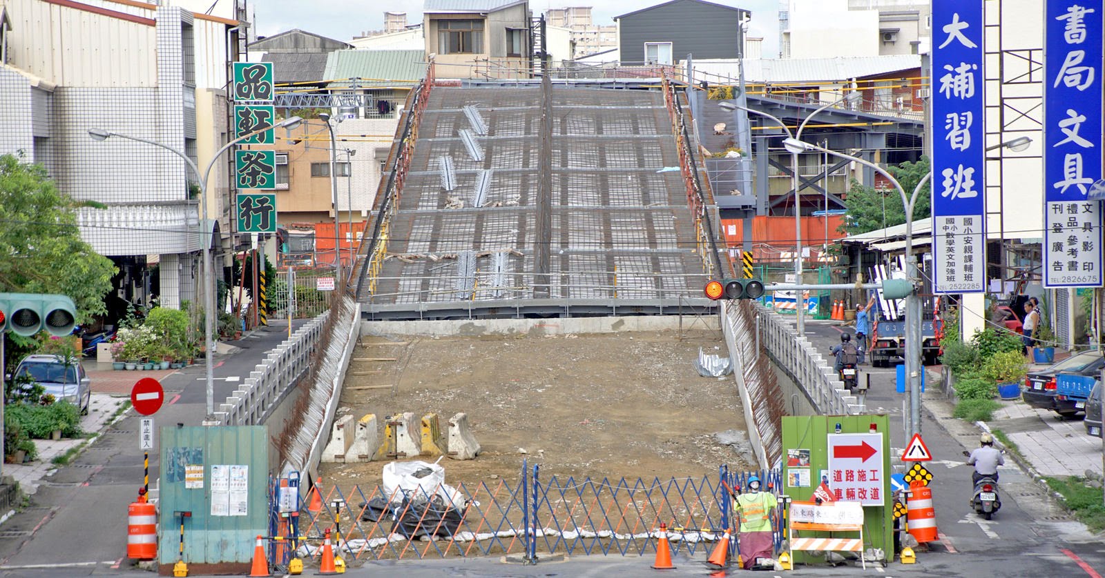 長榮地下道新建鋼便橋預估10月完工通車｜只開放8.5噸以下車輛與機慢車通行