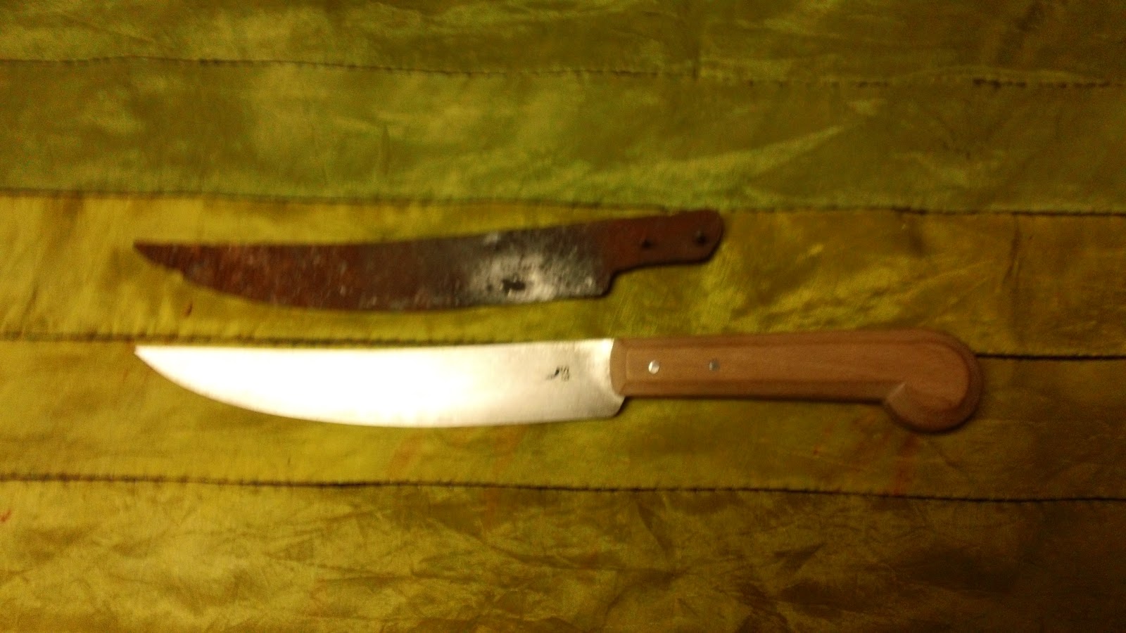 The Buffalo Trace canadian caps, Pistol grip knives and traps