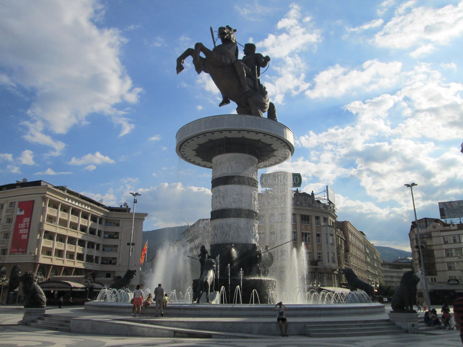 Skopje, capital de Macedonia la ciudad reconstruida