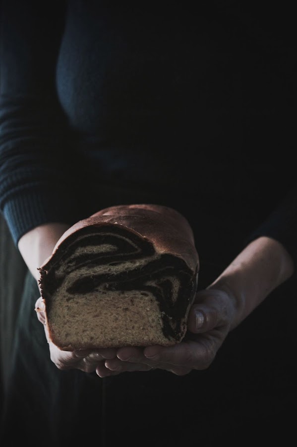 Cozonac, pan dulce relleno de chocolate y nueces para Pascua 