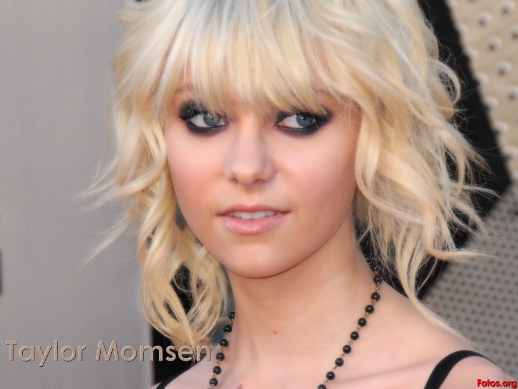 http://3.bp.blogspot.com/-9sMEICFnbyo/ThTLlfNhp7I/AAAAAAAAA5Q/rDO8B5aw56Y/s1600/Taylor-Momsen-8-wallpaper.jpg