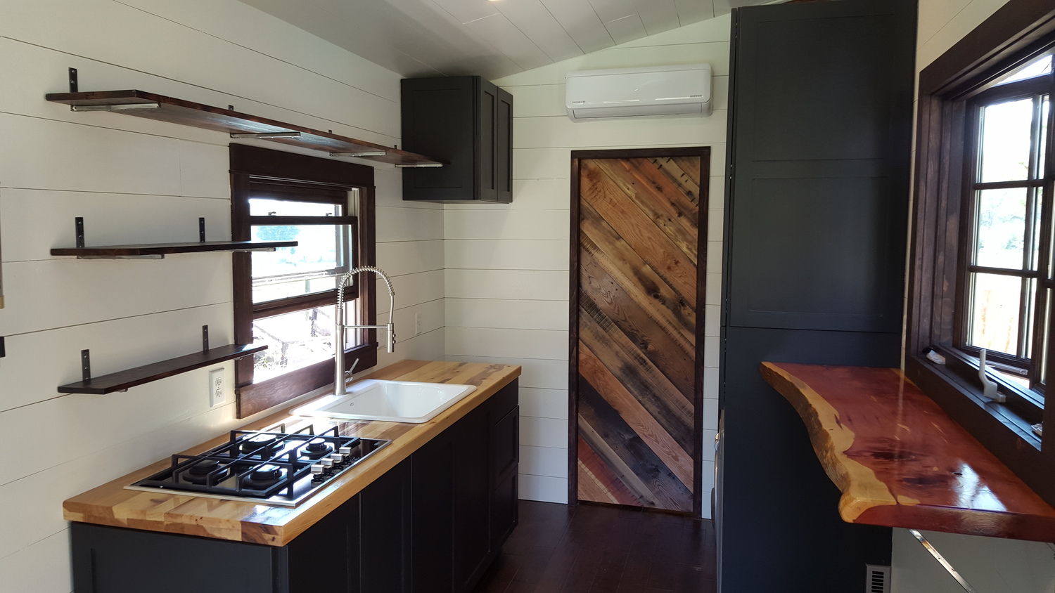 Minimallie Tiny House Interiors