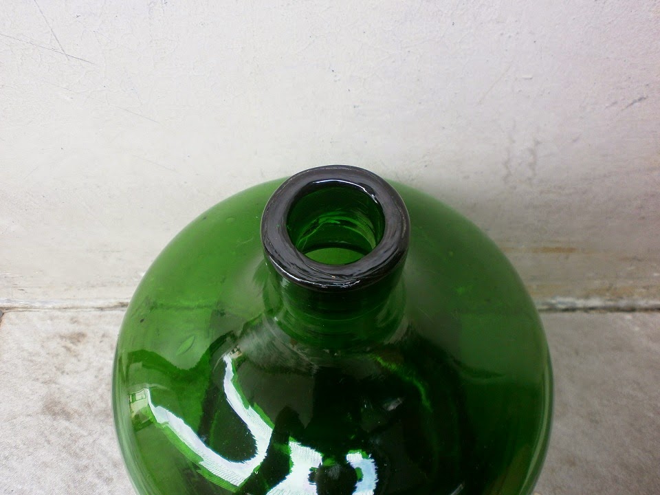 Antikpisan: Botol Jumbo Antik Warna Hijau Tua ( SOLD OUT / TERJUAL )