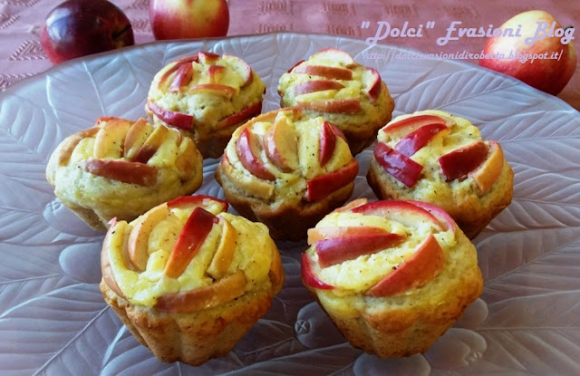 Muffins con crema e petali di mela