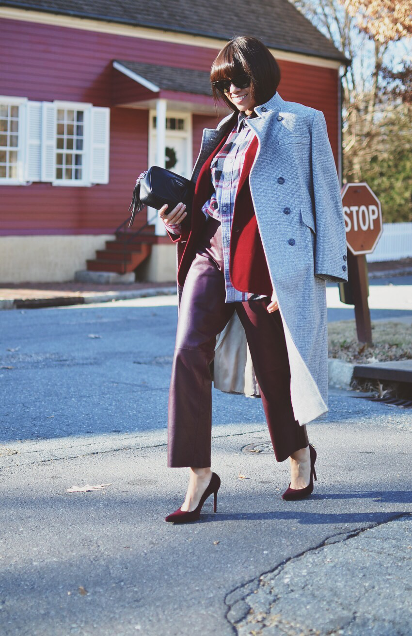 Burgundy outfit street style 