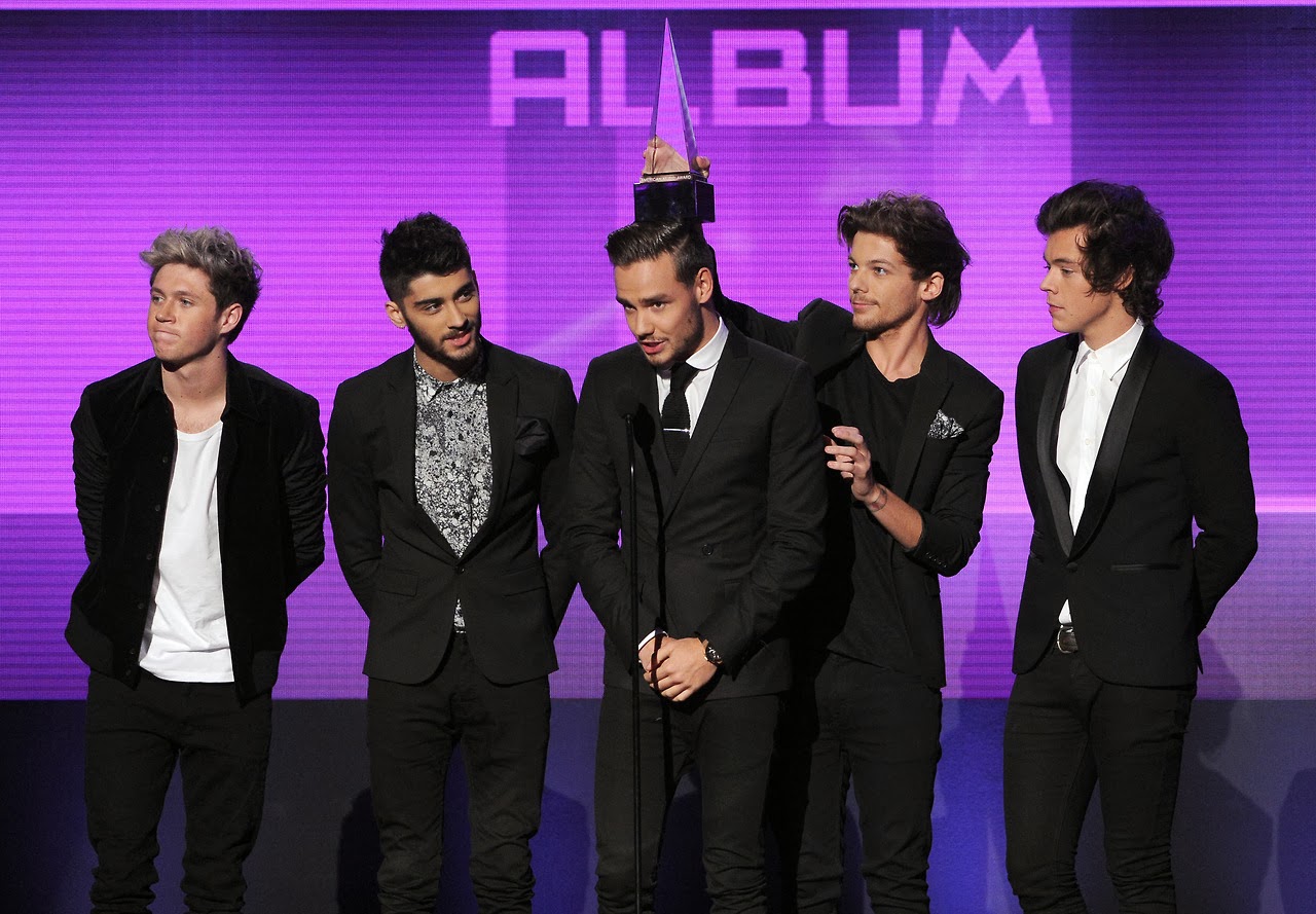 One Direction 2013. Ван дирекшен на премии 2013. One Direction Music Awards. Music Awards 2013.