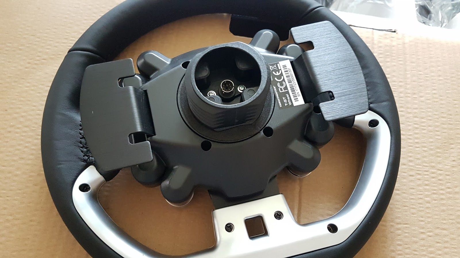 Small Blog V8: Unboxing a Thrustmaster T-GT