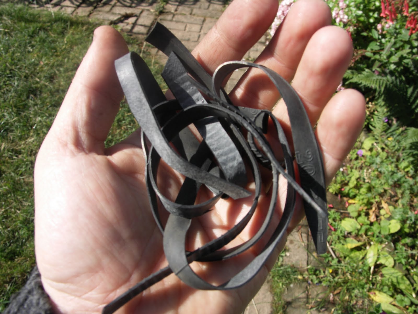 Bikes Etc 5 quick things to make with an old inner tube