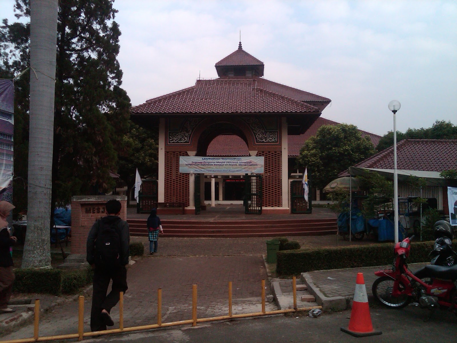 TAKJUB INDONESIA: KOMPLEK UNIVERSITAS INDONESIA, DEPOK/JAKARTA