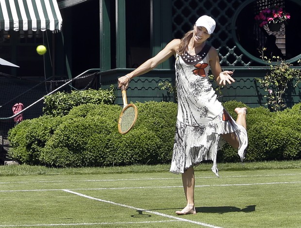 Ex-número 1 do tênis feminino, Martina Hings volta a fazer jogo de simples  após oito anos
