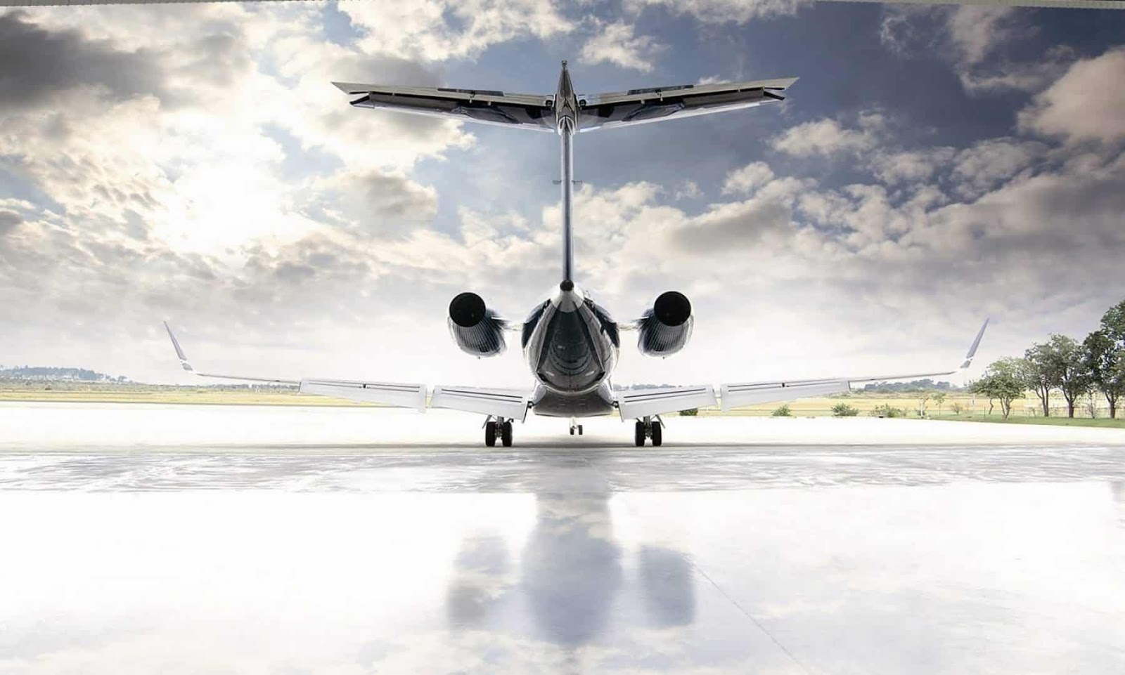 True luxury in sky airplane charter services