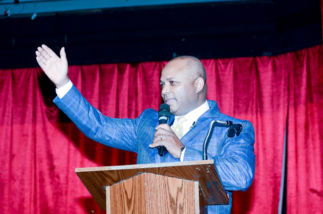 Dr. Manuel Valdez lanza candidatura presidencial independiente por la