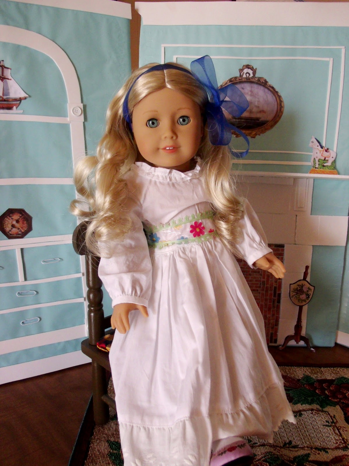 Living A Doll's Life DIY Caroline's Parlor Set (Video)