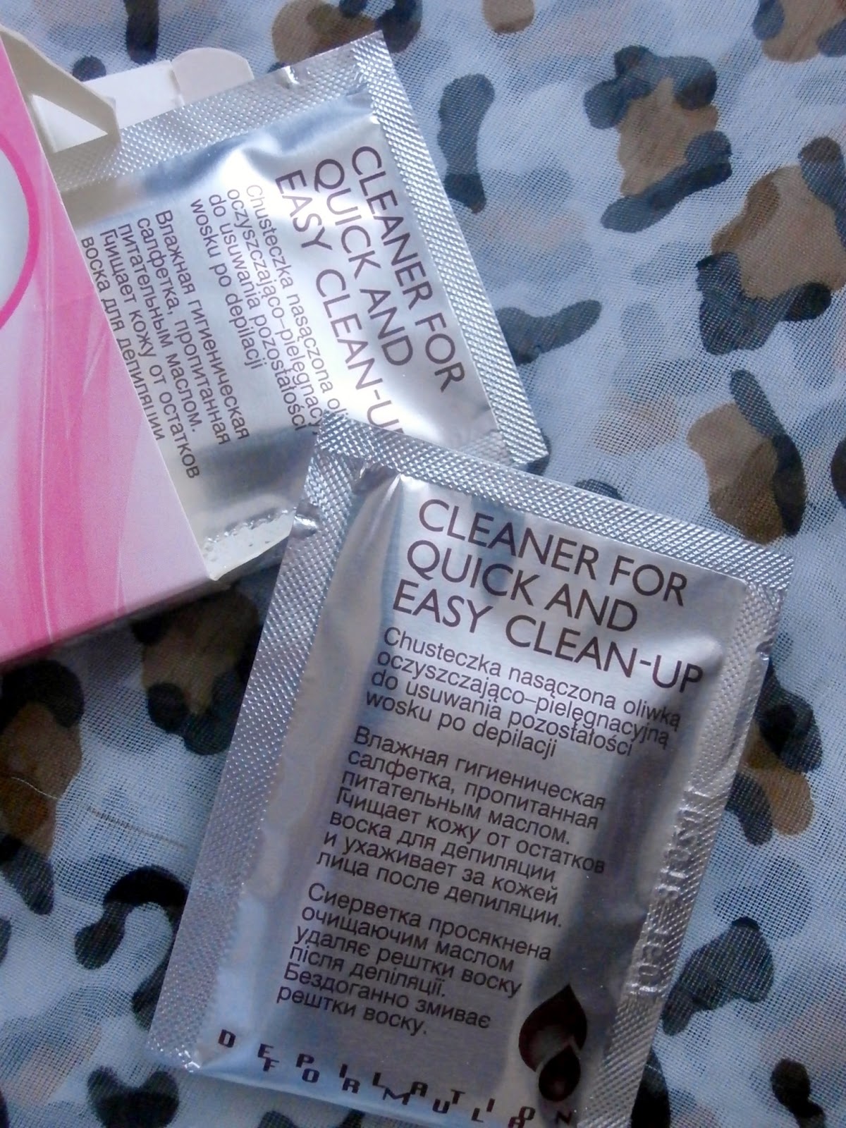 Wosk do depilacji twarzy z olejkiem różanym i z drzewa herbacianego