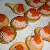 Petit fours de crema de salmón y vodka con pimienta rosa