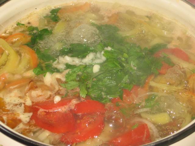 овощной суп картинкин. куриный суп с томатами. суп овощной с баклажанами и вермишелью. куриный суп с перцем помидором. куриный суп с перцем помидором.