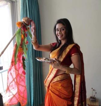 Manjari Phadnis celebrating Gudi Padwa1 - Manjari Phadnis Marathi Actress Saree Pics