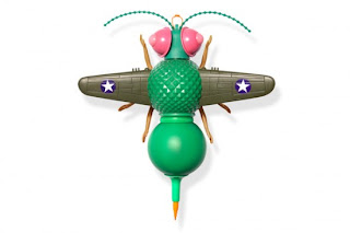 Insectos hechos con partes de juguetes