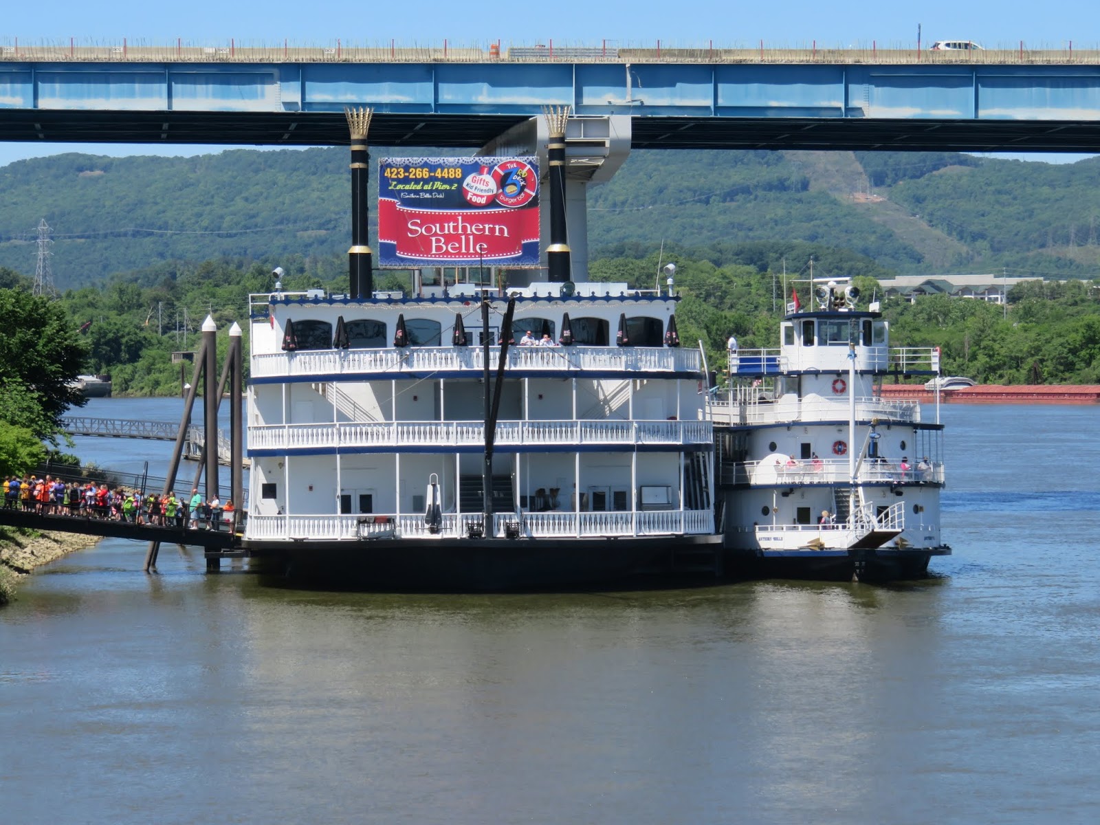 Big Daddy Dave Cruising the Tennessee River!