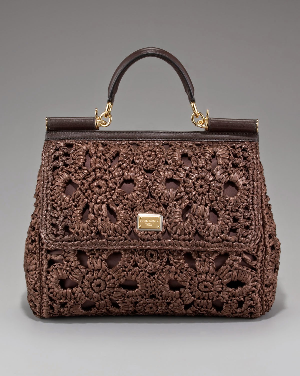 саквояж крючком. сумка красная вязаная брендовая. саквояж крючком. вязаная сумка саквояж крючком. сумка вязаная.