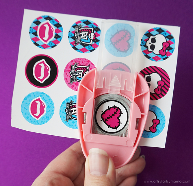 "Ghouls" everywhere will have fun making their own Monster High Bottle Cap Necklace!