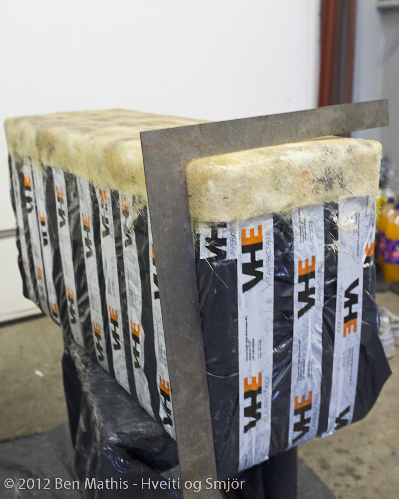 Hveiti og Smjör Bonus Fiberglass Bicycle Box Construction