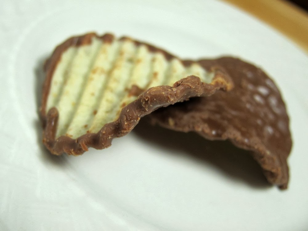 Review Frito Lay's Milk ChocolateDipped Wavy Lay's Potato Chips