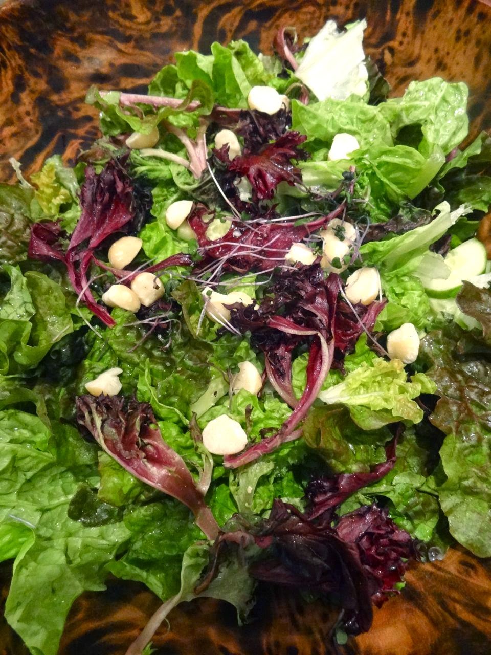 Scrumpdillyicious: Green Salad with Macadamia Nuts &amp; Citrus Vinaigrette