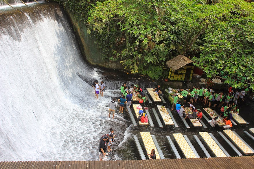 Địa điểm du lịch Philippines. Nhà hàng thác nước Villa Escudero