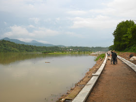 construction of walkway next to the Gong River in Ganxian