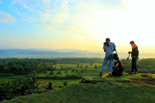 Pesona Dibalik Bukit Teletubbies Pantai Sayang Heulang Pameungpeuk #Pesona Garut