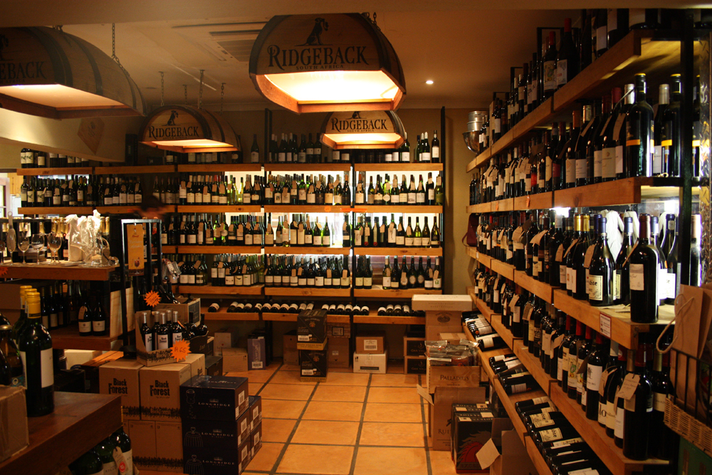 Manuka cafe and Fine Wine shop
