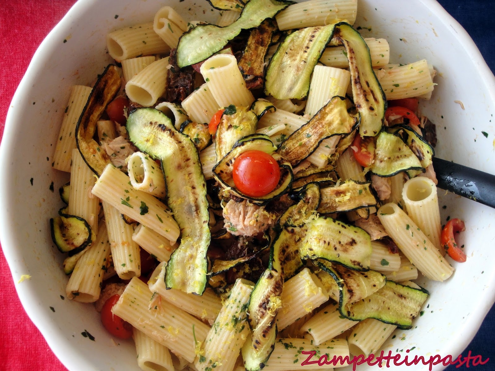 PASTA CON ZUCCHINE, TONNO E POMODORINI ZAMPETTE IN PASTA