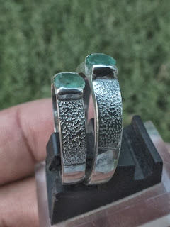 natural emerald set on silver ring