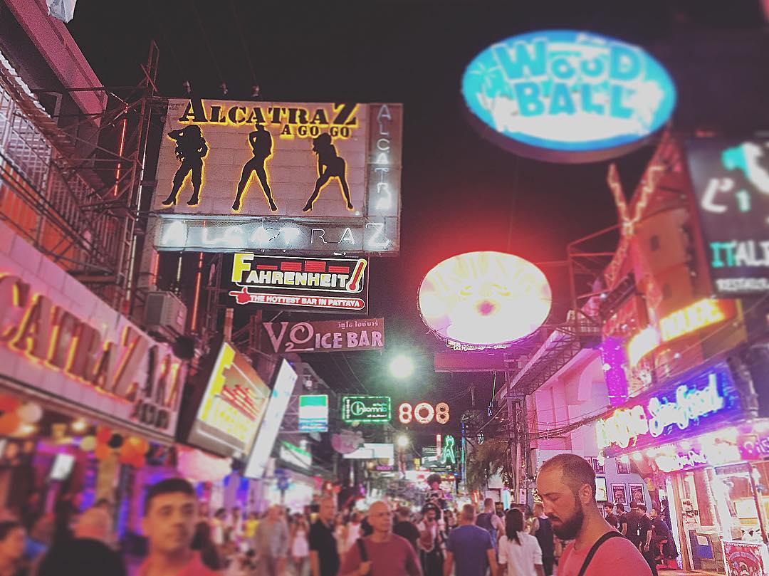 Walking street перевод