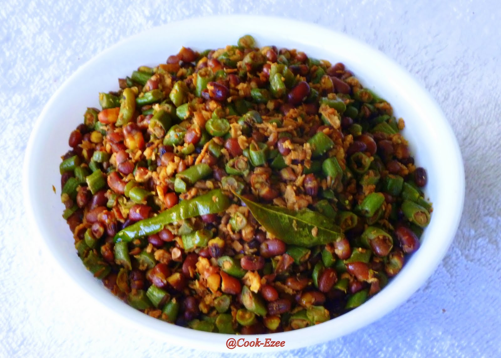 COOK-EZEE: Achinga-Vanpayar Thoran/Red Chori-Yard Long Beans Stir fry