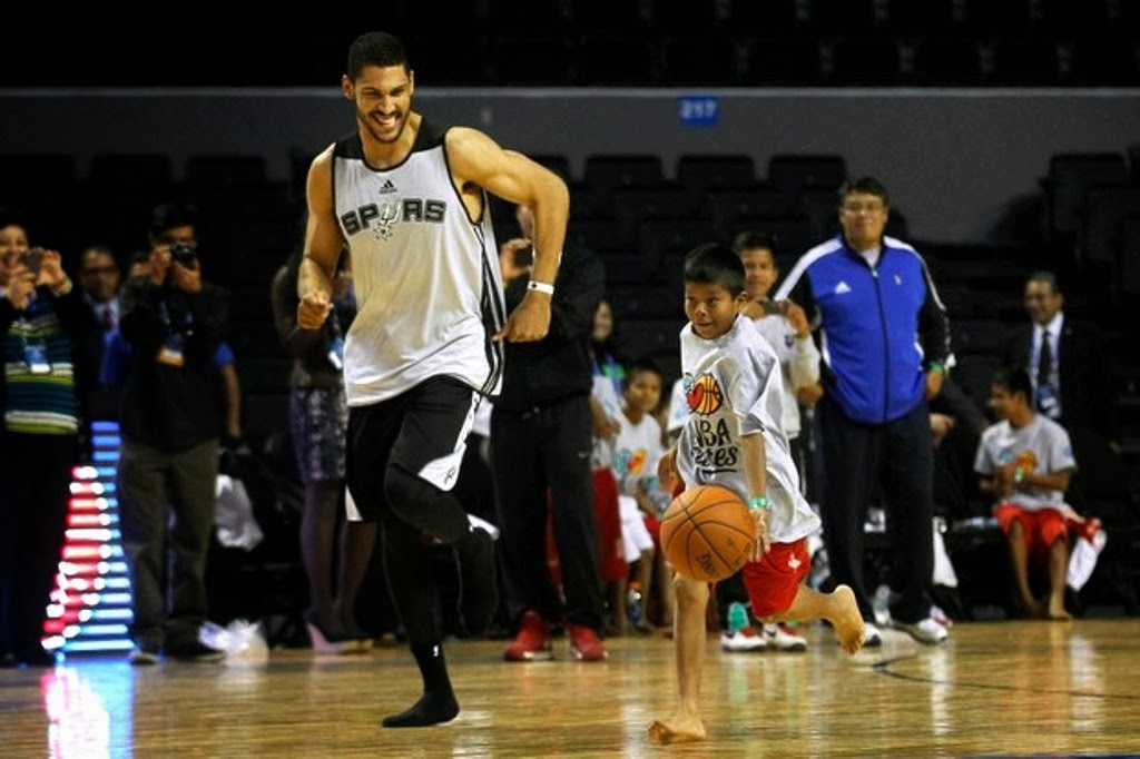 : En inesperada práctica, juegan niños Triquis basquetbol con  Spurs de la NBA.