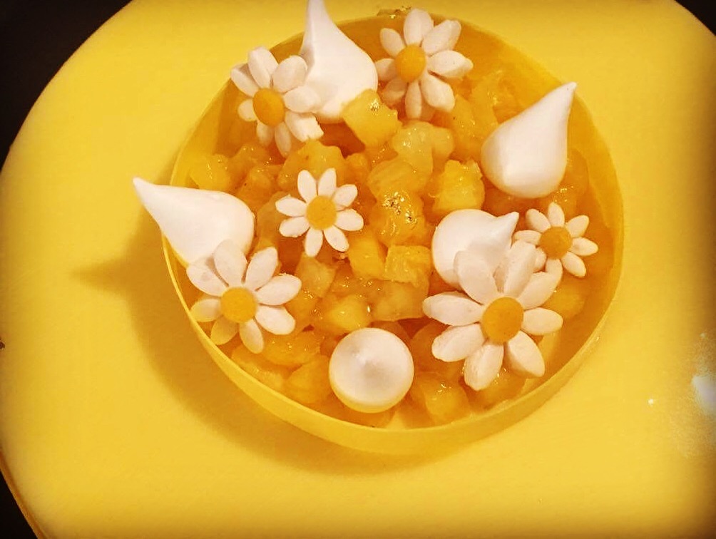 L’entremets exotique vanille ananas passion Caramel Beurre Sucré