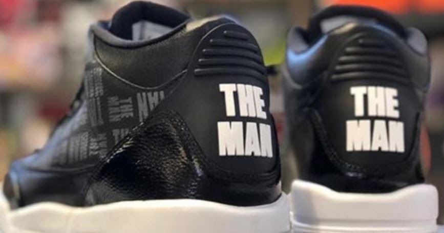 becky lynch yellow nike shoes