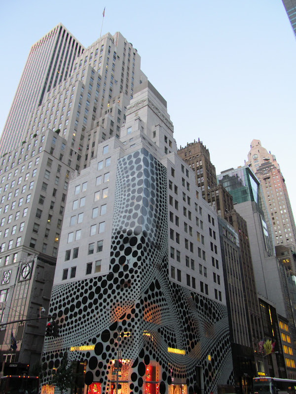 Pink In The City: Louis Vuitton - NYC Fifth Avenue Windows