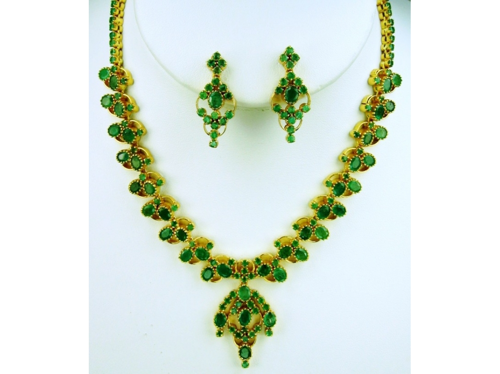 Jewellery Designs Emerald Gold Necklace Sets