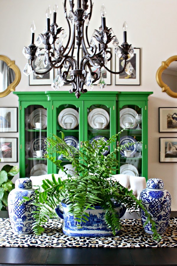EVERYDAY DINING ROOM TABLE DECOR - Dimples and Tangles
