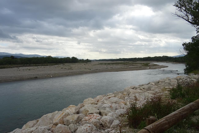  Graues Wetter am Fluss Durance in Mallemort