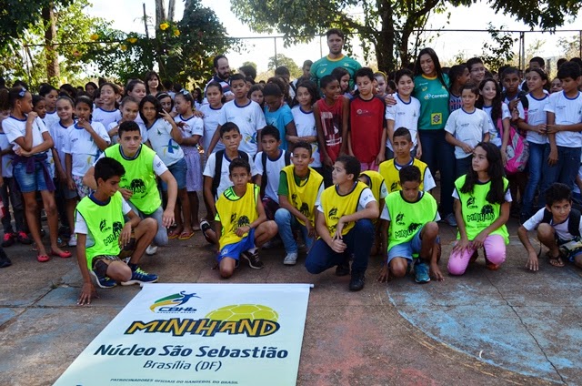 Correios entrega núcleo de projeto social de handebol em São Sebastião