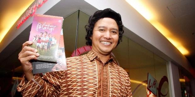 Biographie Andrea Hirata Writer's Corner