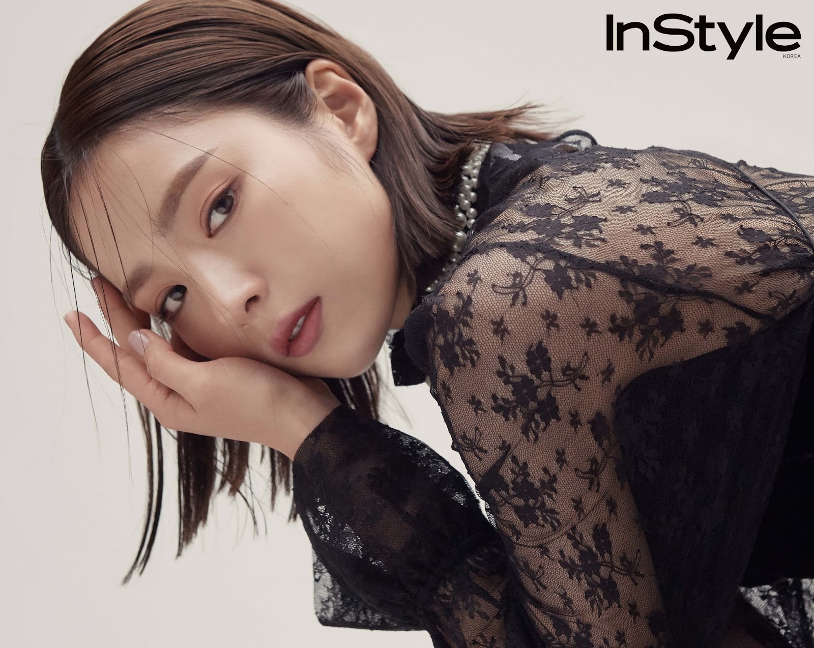 Sultry Shin Se Kyung Covers December's InStyle Korea - POPdramatic