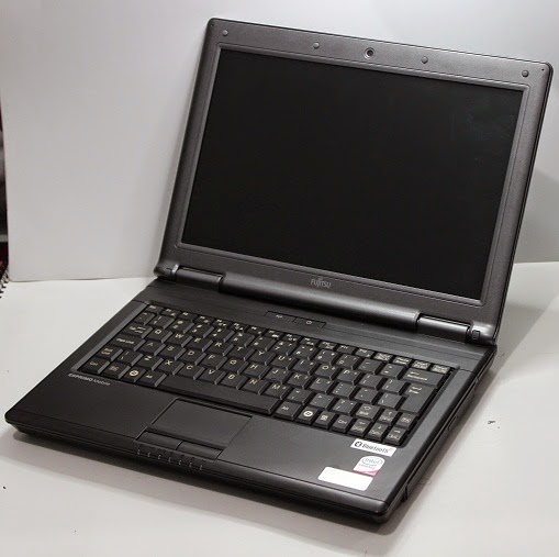 Fujitsu Esprimo U9200