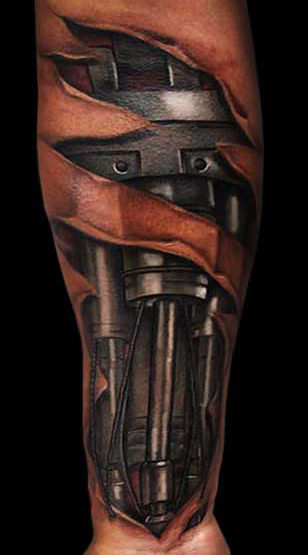brazo tatuado con pistones