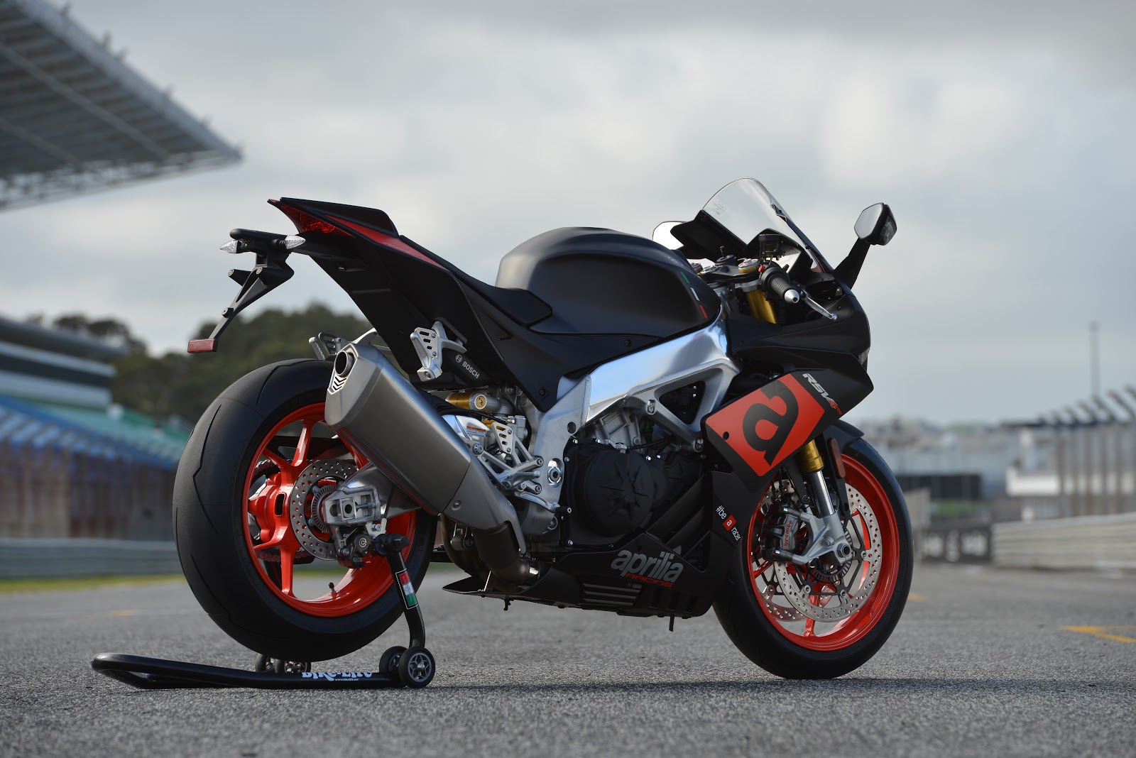 Racing Cafè Aprilia RSV4 RR 2017