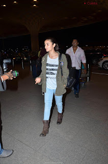 Alia Bhatt In Denim Jeans Airport Look .XYZ Exclusive 06